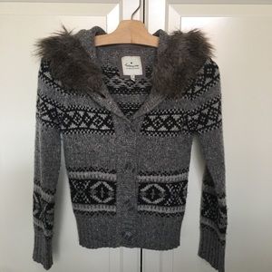 Long sleeves hooded sweater